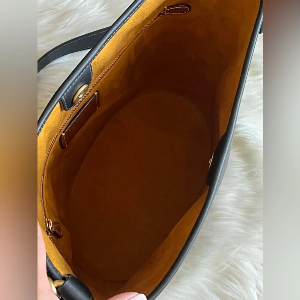 CH726 - Coach Dakota Bucket Bag - Picture 10 of 14